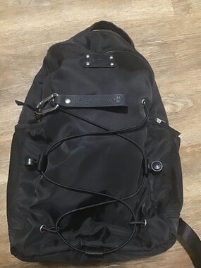 BearPaw Black Men’s Nylon Daypack with Bungee Front
